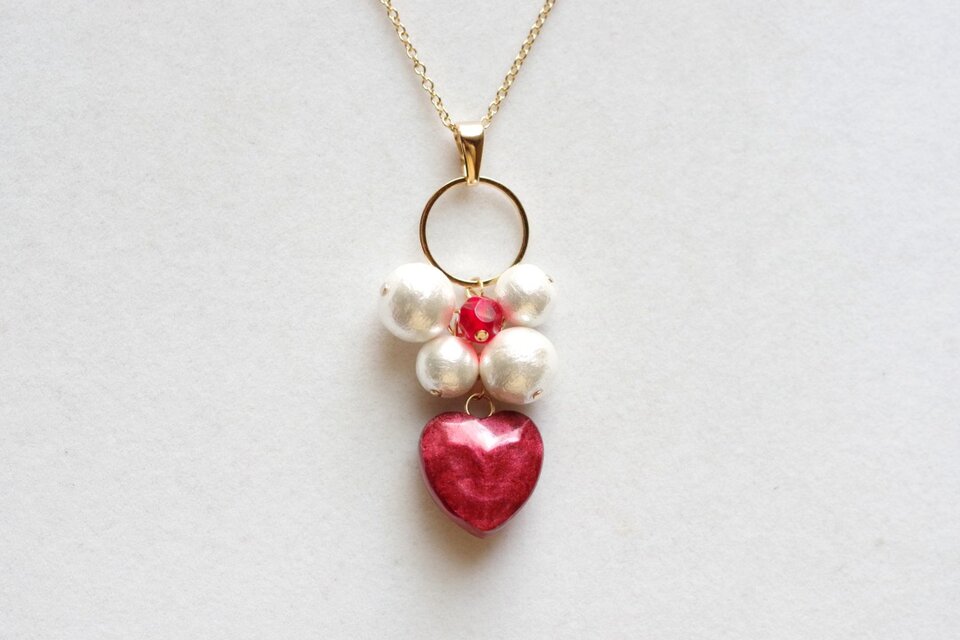レジンアート　ハートとコットンパールのペンダント〈愛の名残〉