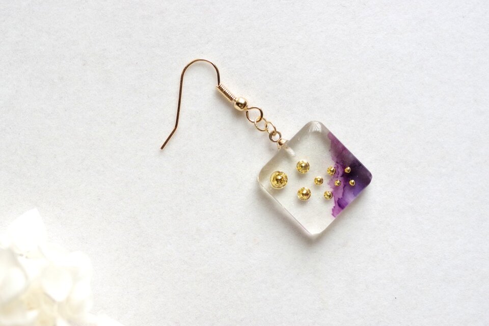 レジンアート スクエアピアス〈天女の涙〉 | iichi 日々の暮らしを