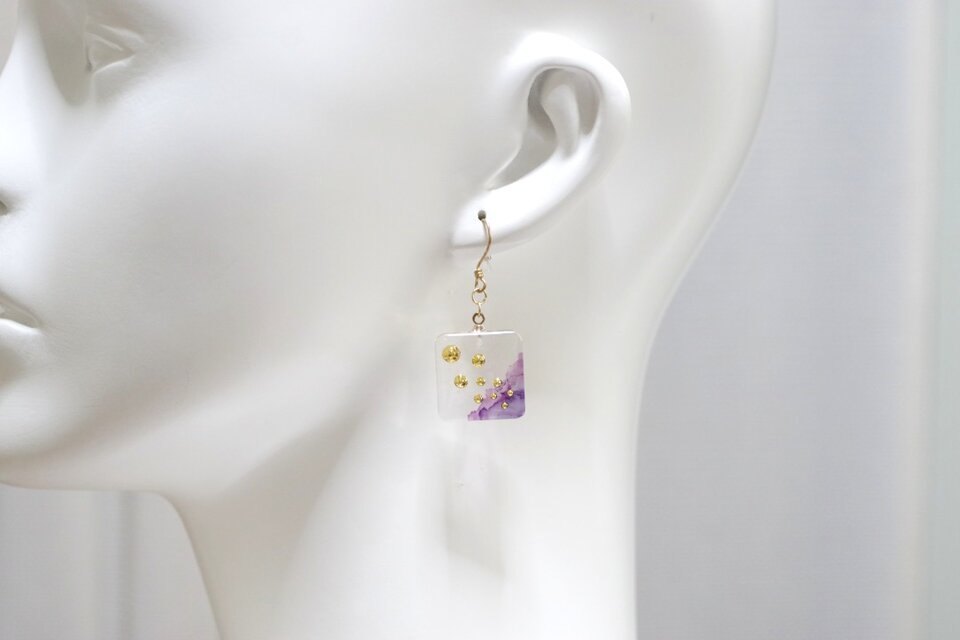 レジンアート スクエアピアス〈天女の涙〉 | iichi 日々の暮らしを