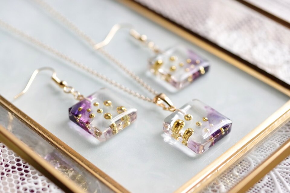 レジンアート スクエアピアス〈天女の涙〉 | iichi 日々の暮らしを