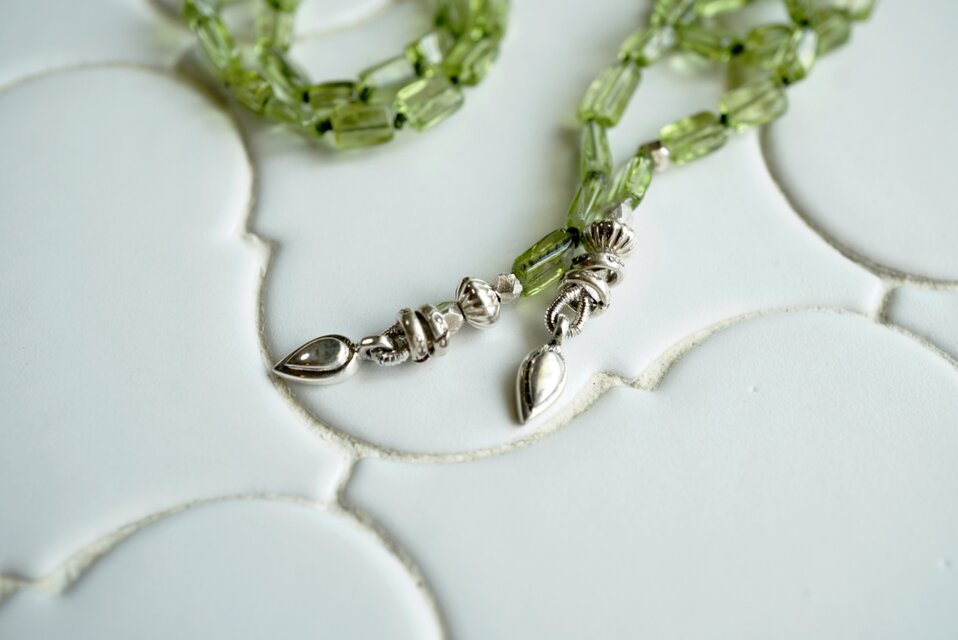 ペリドット（レクタングル）のミニラリエット