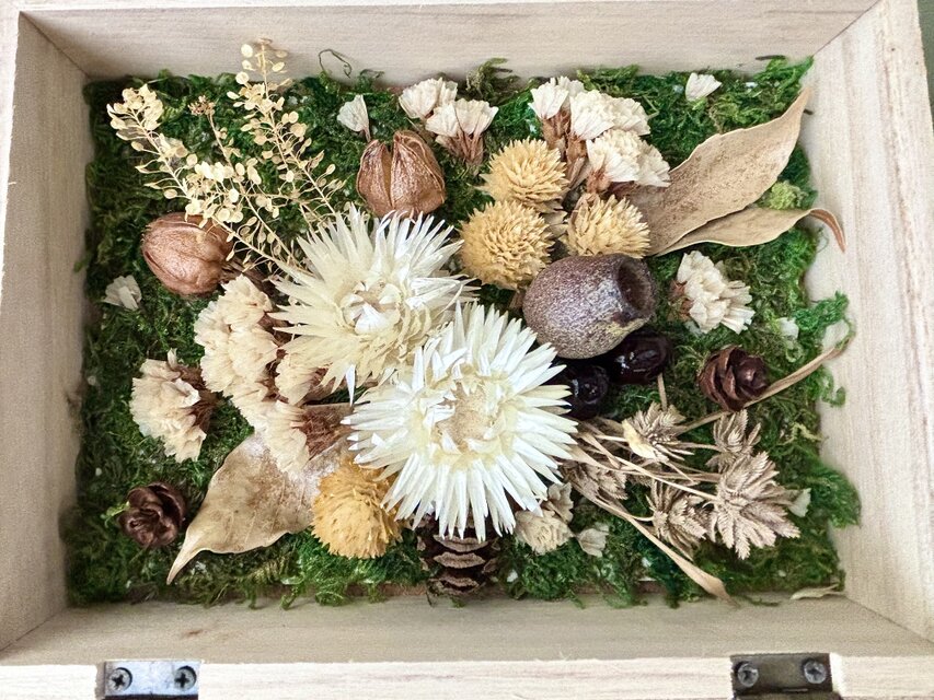 ＊  イエローSデイジーのBOXフラワー　　＊