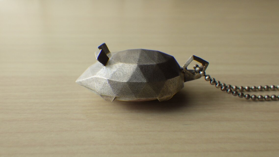 ネズミのペンダント | iichi 日々の暮らしを心地よくするハンドメイド