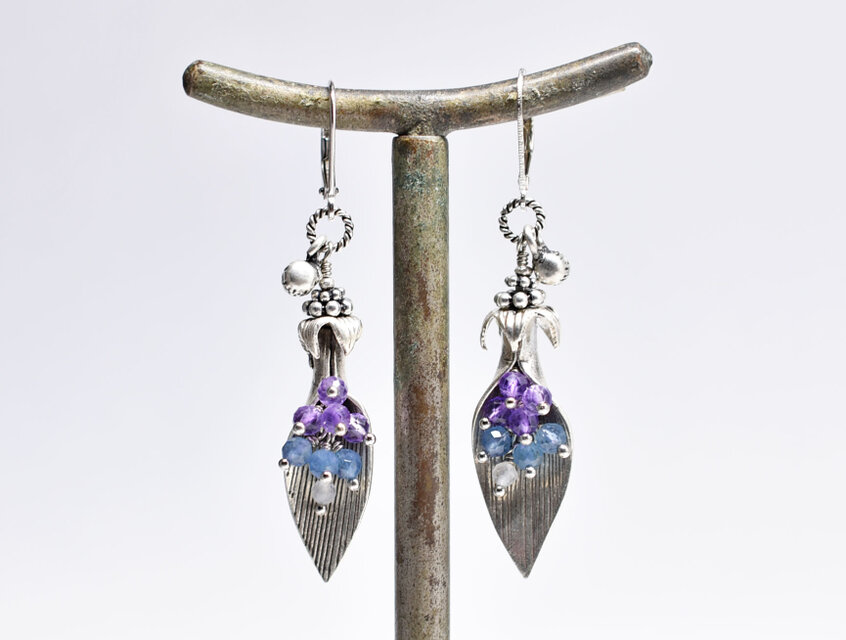 葉っぱのようなカレンシルバーとたわわなアメジスト＆アクアマリン