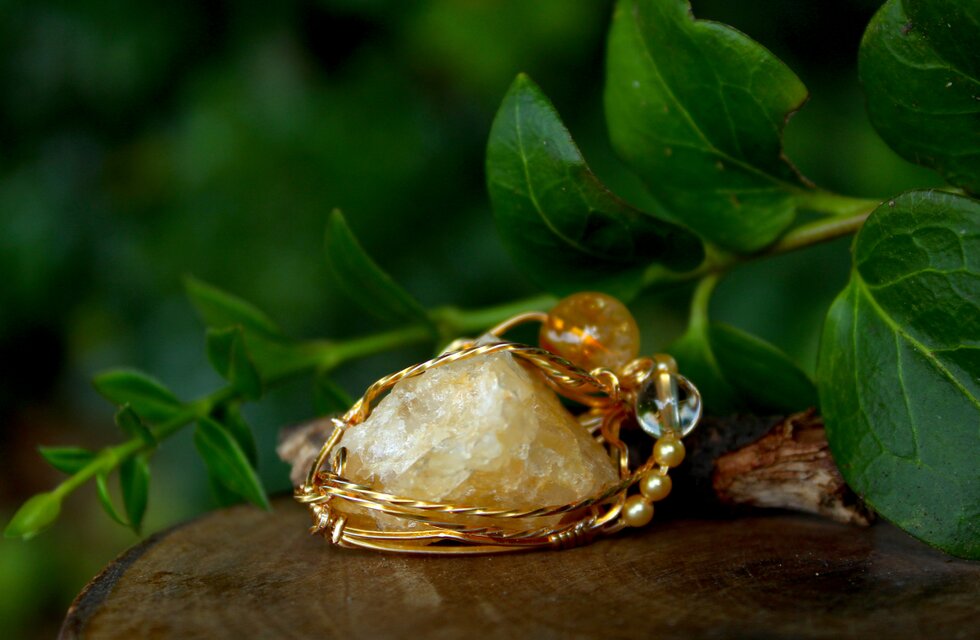 ヒマラヤ・ゴールド・アゼツライト　信頼、愛、自由、喜び　黄金の光