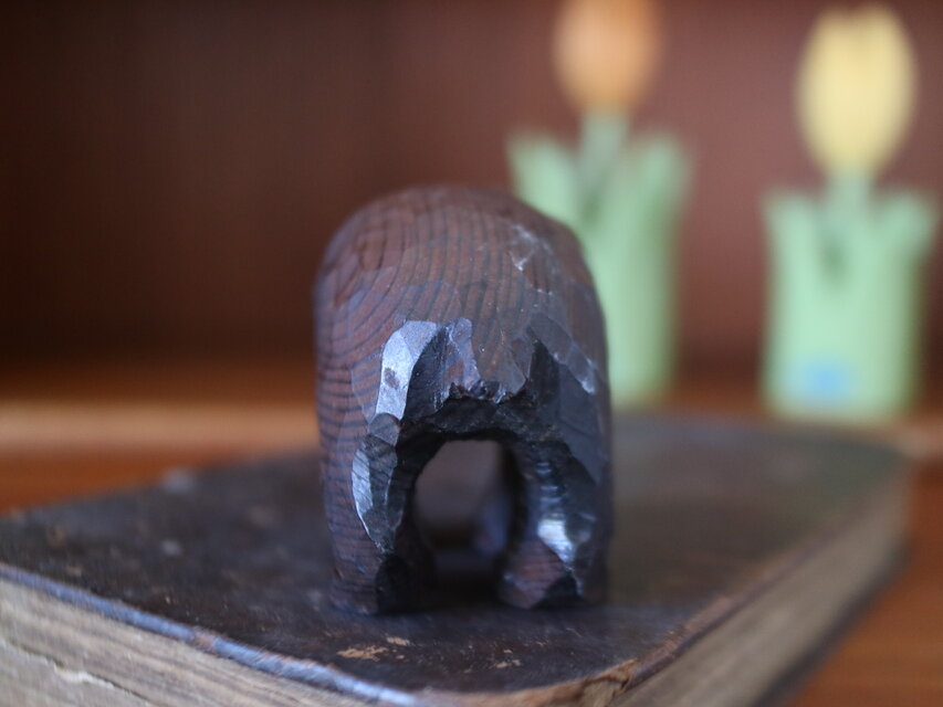 スウェーデンで見つけた木彫りのクマオブジェ | iichi 日々の