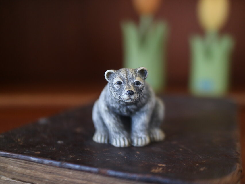 スウェーデンで見つけた陶器のクマオブジェ No.6074