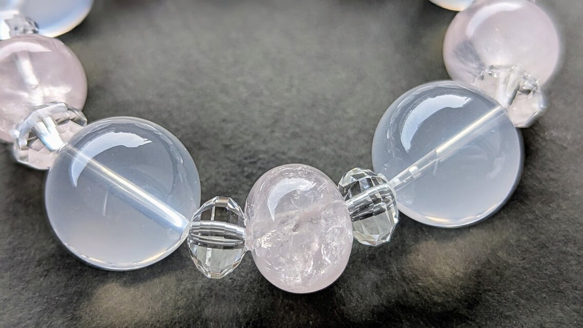 mr1★感謝の一品★愛の石【マダガスカル産ミルキーローズクォーツ11mm】❤️ ✨ミルキークォーツ＆クリアクォーツ&マダガスカルローズクォーツの