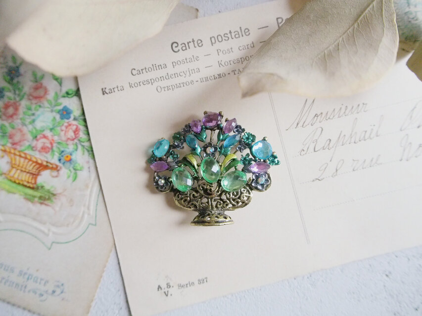 レトロなガラスのお花ブローチ