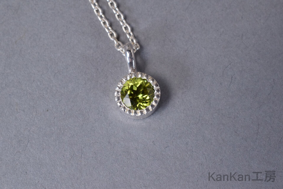 ペリドットのネックレス