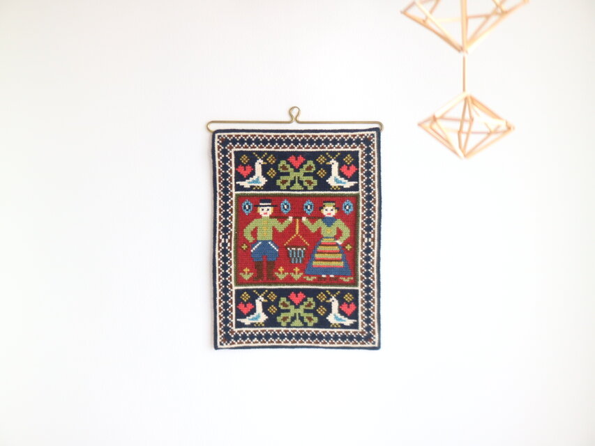 スウェーデンで見つけた手刺繍のタペストリー No.6016 | iichi