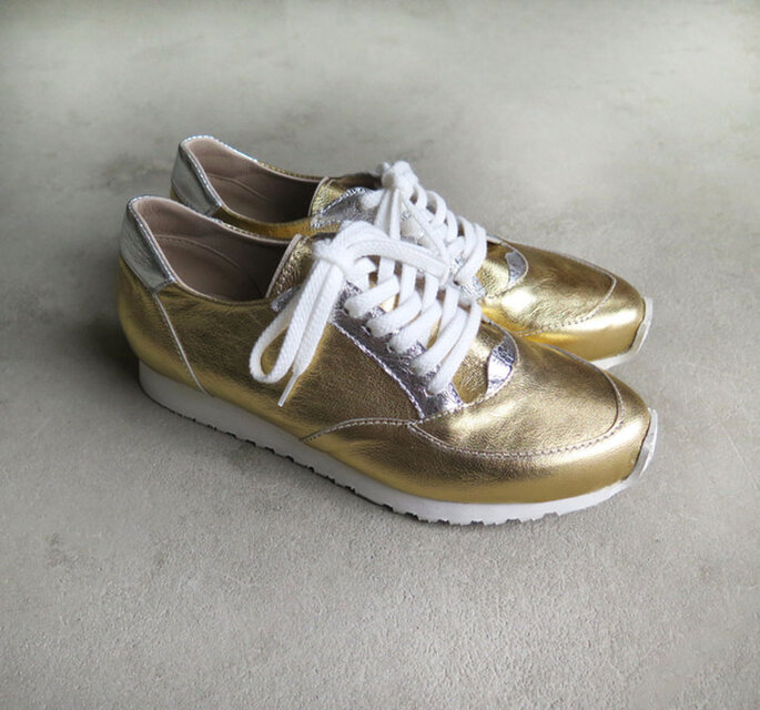 【アウトレット価格】23.5cmのみスリムなのにゆったりな履き心地！本革大人ユニセックススニーカー/ゴールド×シルバーのコピー