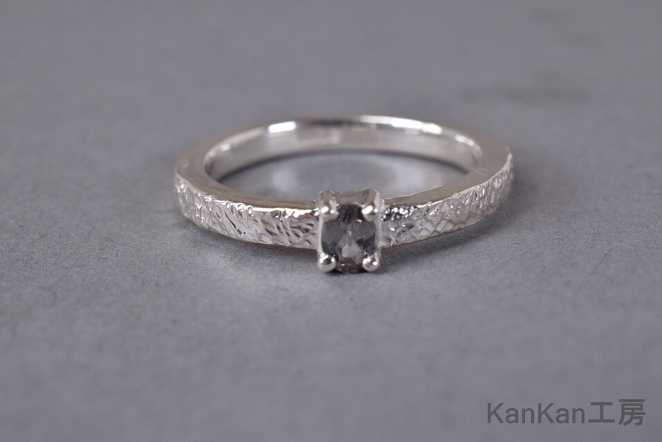 カラーチェンジガーネットのリング(アレキサンドライトタイプ)