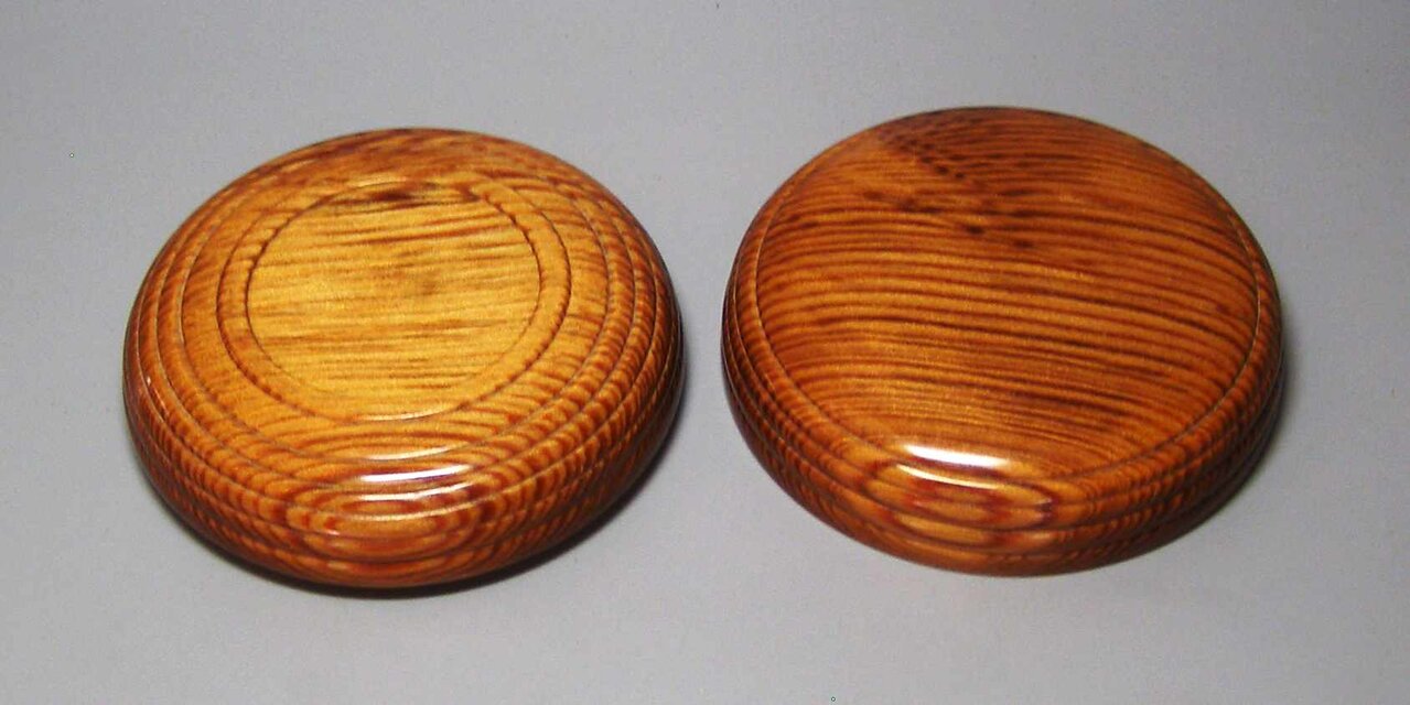 楓ハードメイプルの玉杢を　スカーレット染めにしたミニ食蘢　小物入れ　大香合です 楓ハードメイプルの玉杢を スカーレット染めにしたミニ食蘢 小物入れ