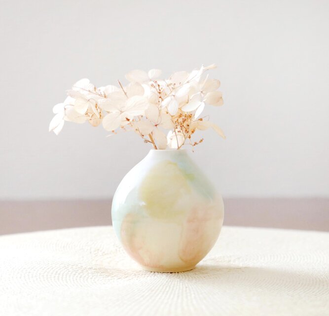 マット釉と春色三彩の一輪挿し