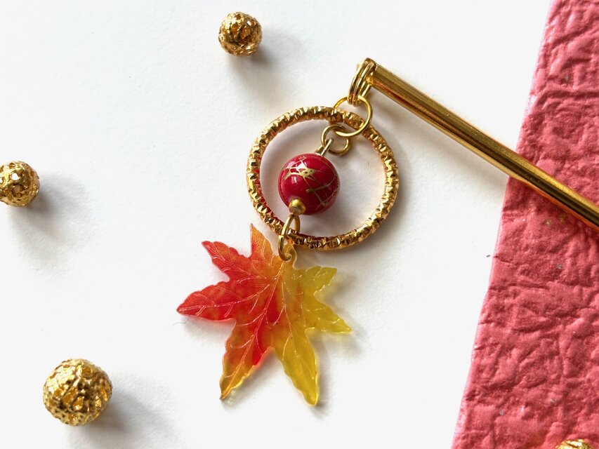 かんざし　ゴールドリングと紅葉のビーズ　一本挿し　一本簪　夏秋　涼しげ　赤　レッド　黄色　イエロー　和風