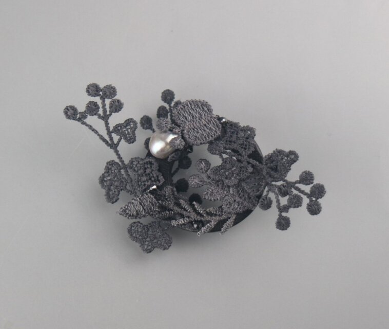 ドラマティックに刺繍