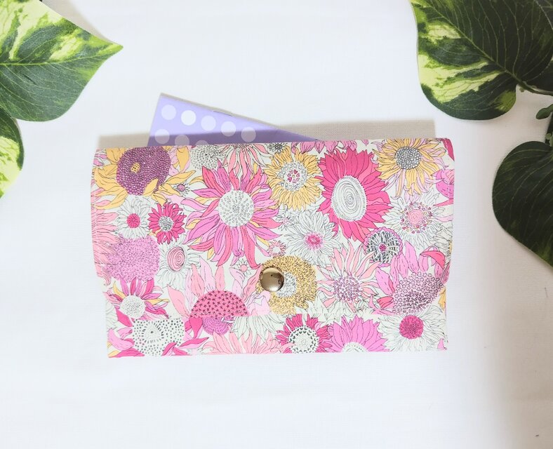 リバティスザンナのフラップケース（ピンク)