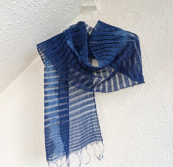 藍染シルクストールＢ(藍染め、青色しぼり染め　たてストライプ)