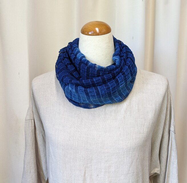 藍染シルクストールB(藍染め、青色しぼり染め たてストライプ