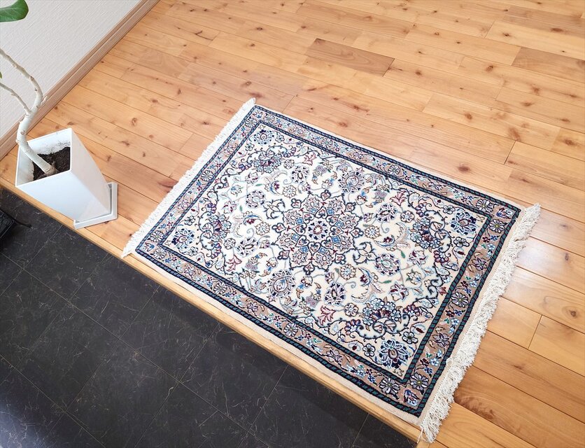 ペルシャ絨毯　ナイン産　ノーラ　玄関マット　92x64cm　　手織り絨毯　PS8222