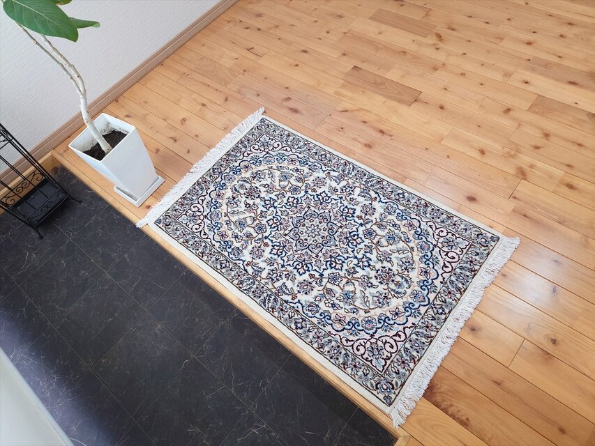 ペルシャ絨毯　ナイン産　ノーラ　玄関マット　98x60cm　　手織り絨毯　PS8224