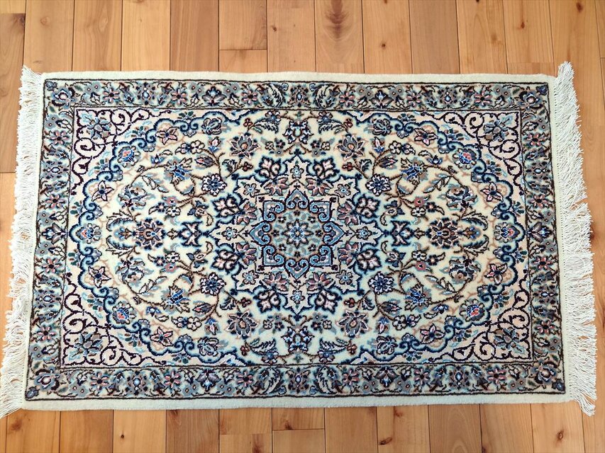 手織りペルシャ絨毯　新品　ナイン産　242cm × 146cm ペルシャ絨毯 ナイン産 ノーラ 玄関マット 98x60cm 手織り絨毯 PS8224