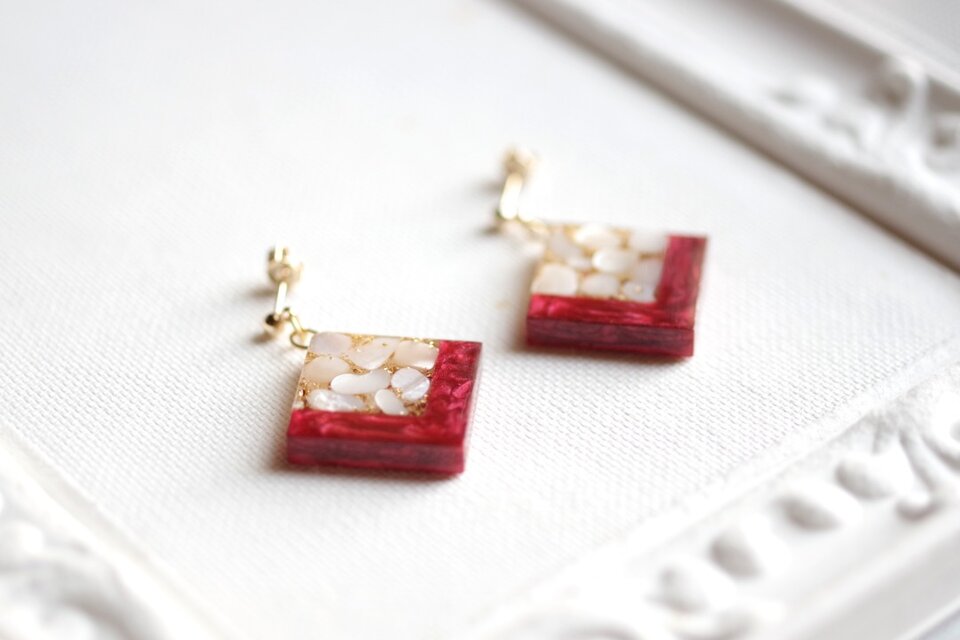 ≪104 レッド≫ハンドメイドレジンピアス 400円