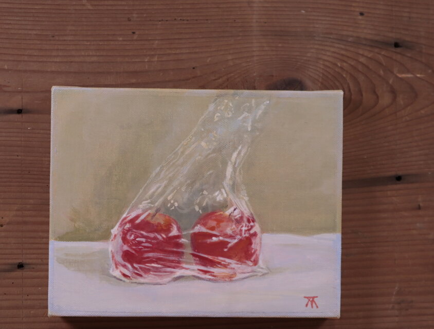 アクリル「ビニール袋の中の二つの林檎」