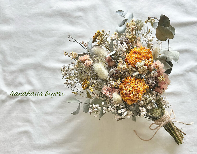 ラナンキュラスとかすみ草のスワッグ