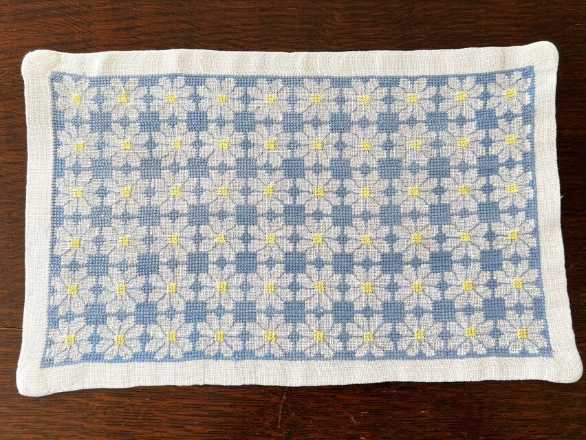 1900年代中期のテーブルセンター、マーガレット