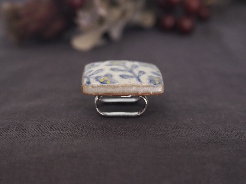 陶器の帯留め 『朝涼』 | iichi 日々の暮らしを心地よくする