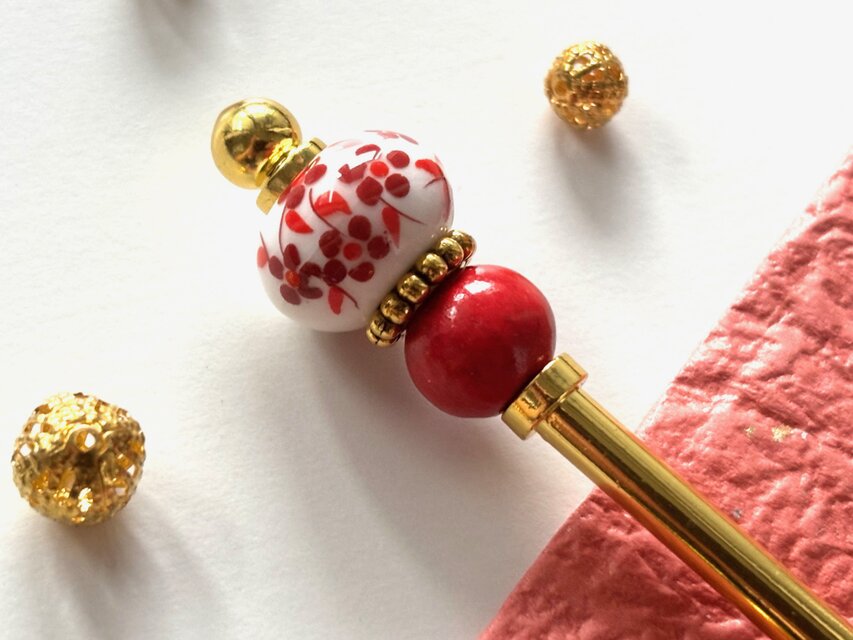 かんざし　紅梅の磁器ビーズ　赤　レッド　ゴールド　白　ホワイト　一本挿し　一本簪　秋　紅葉　春夏秋　アジアン
