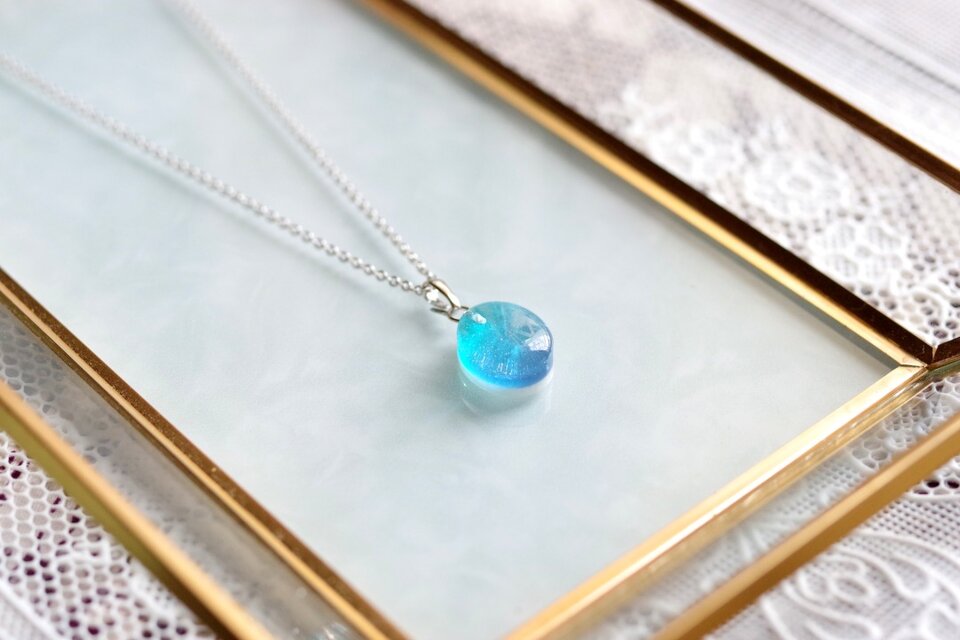 【受注製作】レジンアート　オーバルペンダント〈海の見える丘〉