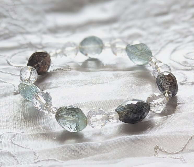 ✨イルメナイトインアクアマリン&クリアクォーツのブレスレット✨