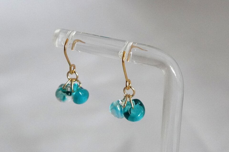 ドロップビーズピアス浅葱