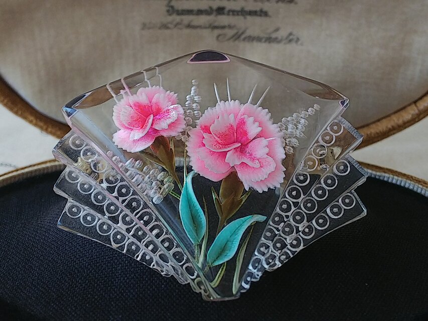 1930年代　ピンク色のカーネーション　美しいアールデコブローチ