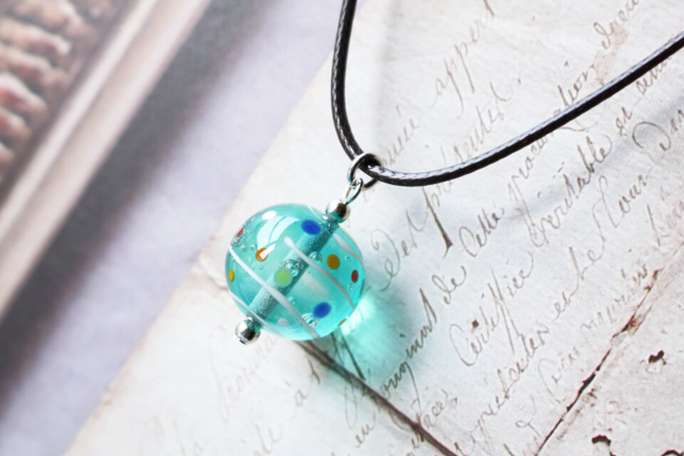 ヨーヨー(水風船）のとんぼ玉ガラスペンダント