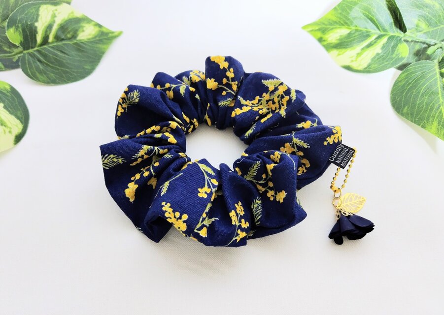 ミモザリネンのビッグシュシュ（ネイビー)