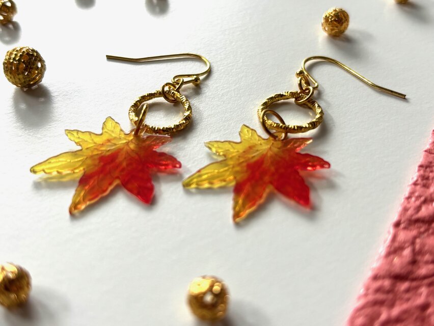 ピアス ゴールドリングと紅葉のビーズ イヤリング交換可能 涼しげ 和風