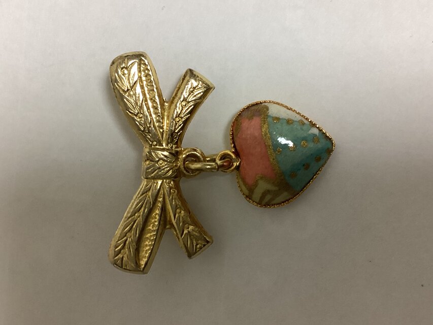 ハートの七宝焼ブローチ