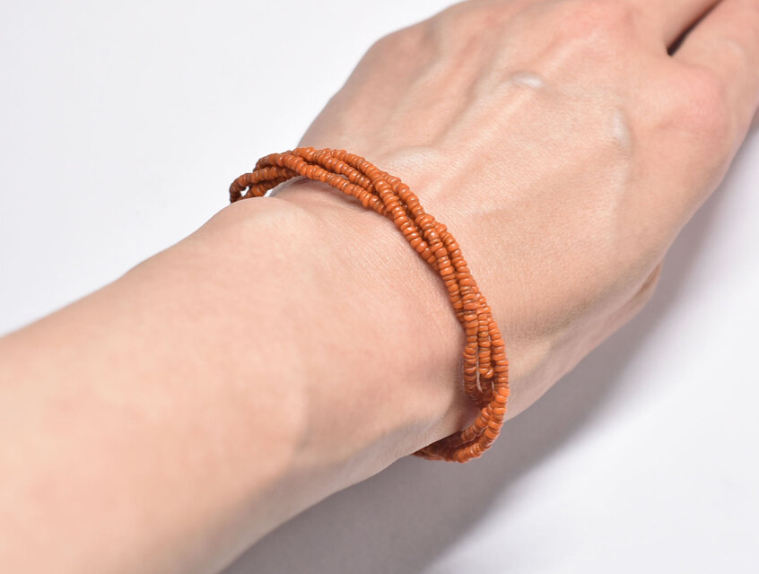 アンティークオレンジ色シードビーズとターコイズブルーホワイトハーツ