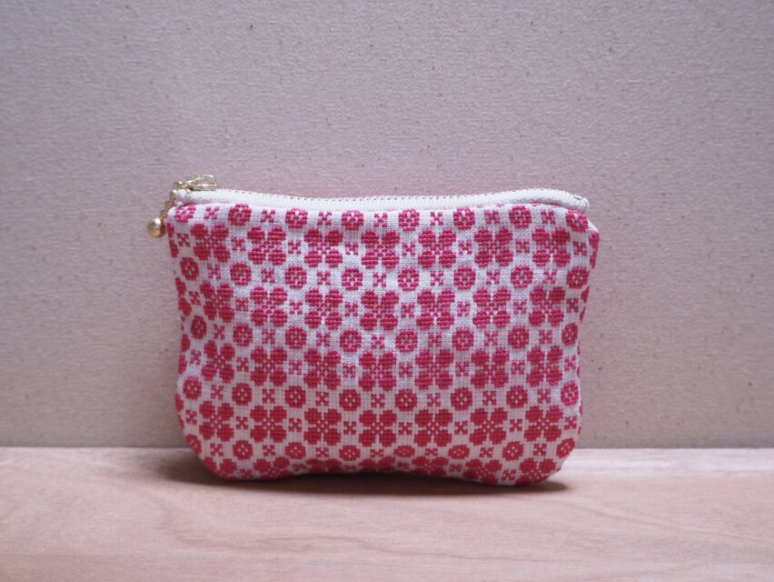 ハンドメイド　クロスステッチ　ポーチ　ファスナー　総刺し