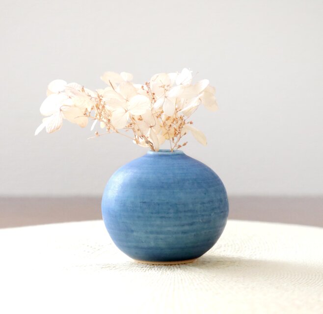 紺碧の釉薬 ころんと丸い一輪挿し