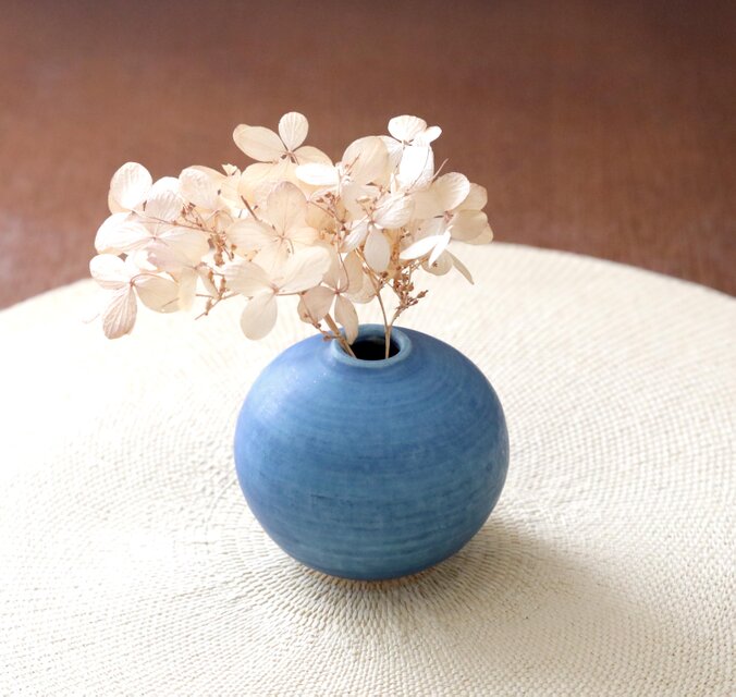 紺碧の釉薬 ころんと丸い一輪挿し | iichi 日々の暮らしを心地よくする