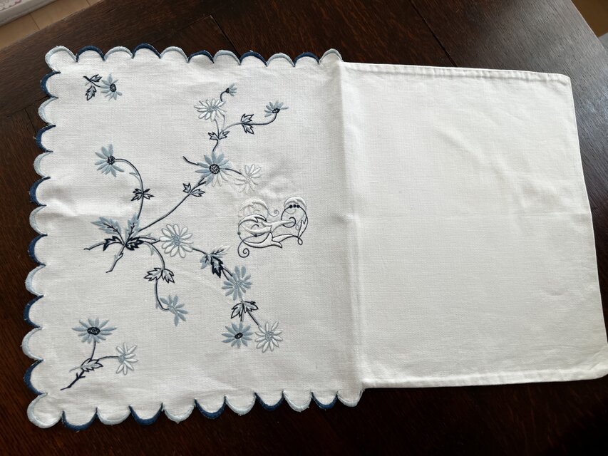 1900年代手刺繍リネンケース | iichi 日々の暮らしを心地よくする