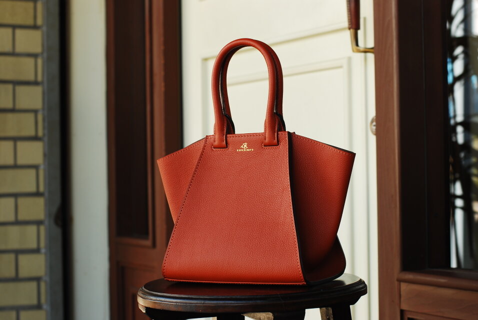 専用品MAURO GOVERNA トリヨンレザー ルビーレッド 2WAYバッグ 良品】MAURO GOVERNA トリヨンレザー ルビーレッド 2WAYバッグ 【公式