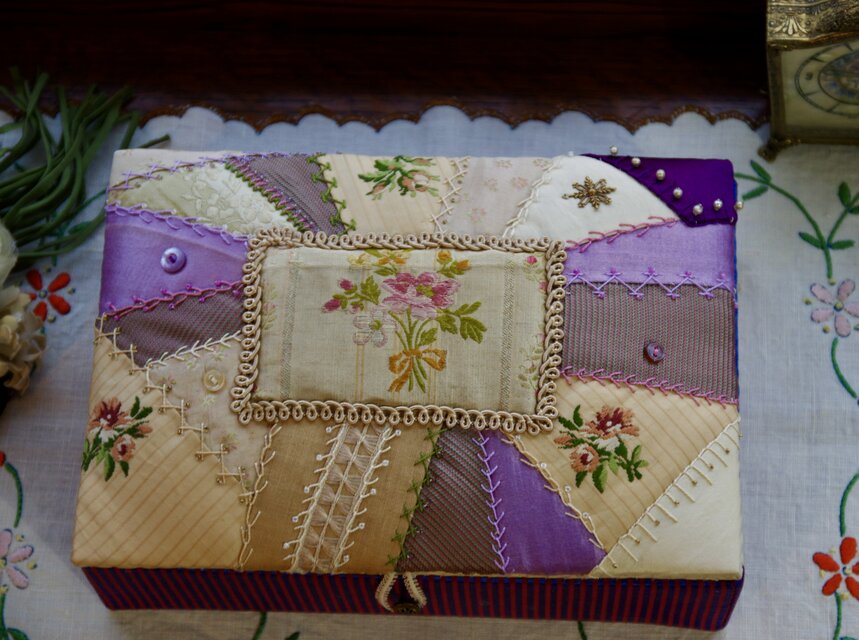 アンティークキルト＆アニマル刺繍クロスハンドメイド·͜· ♡ アンティークキルト＆アニマル刺繍クロスハンドメイド·͜· ♡