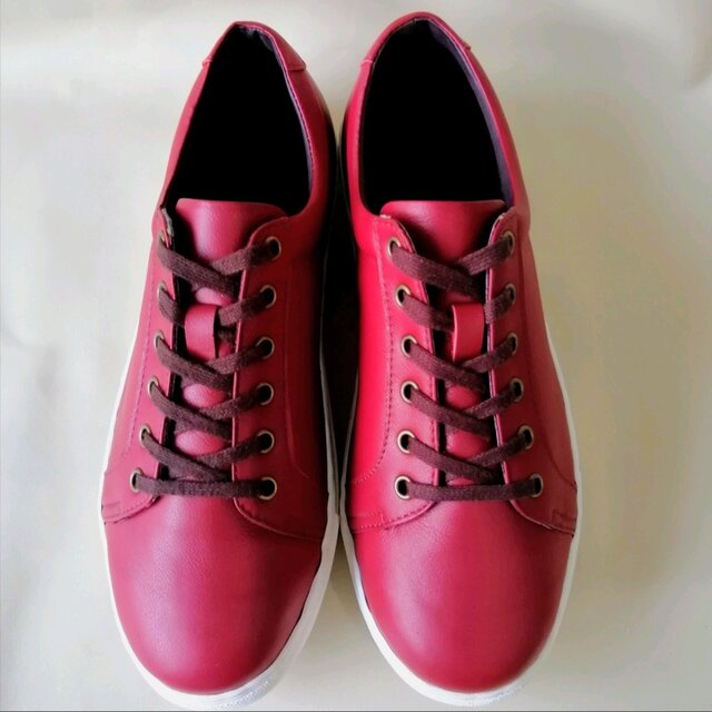 本革スニーカー　レッド　丈夫で柔らかいレザー採用
