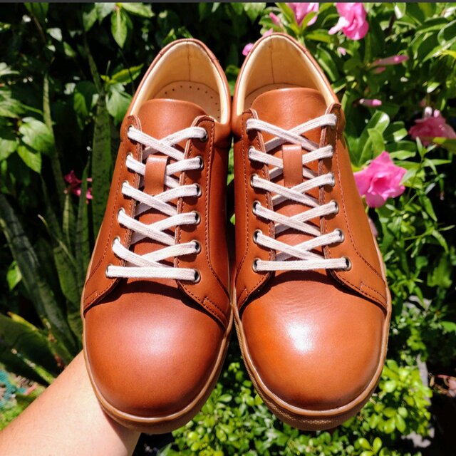 本革スニーカー　キャメルブラウン　丈夫で柔らかいレザー採用